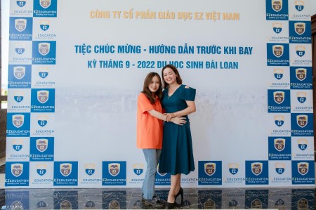 “Con ơi học cho tốt nhé, để sau này khỏi cực khổ như cha mẹ?.”